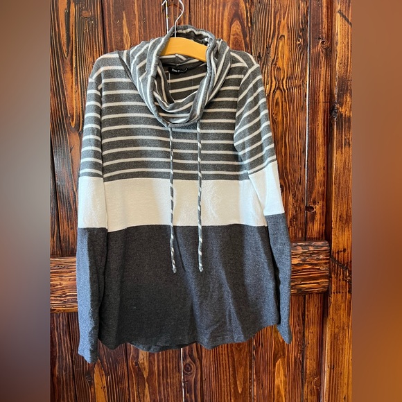 Pink Clover color block tunic, XS - Picture 1 of 4